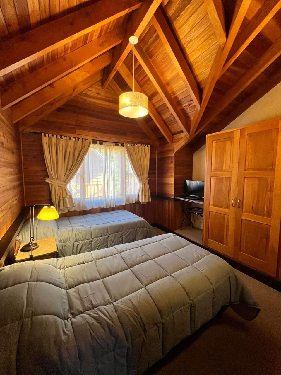 Bed, TV and multimedia, Photo of the whole room, Bedroom, wardrobe