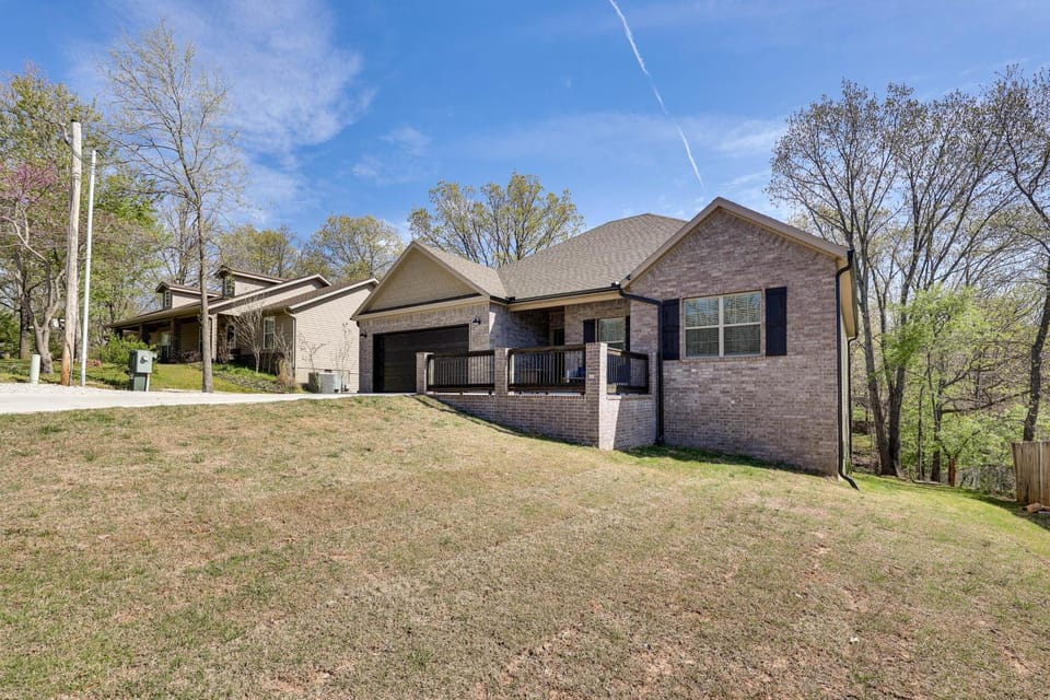 Biking Haven: Charming Bella Vista Home w/ Games! House in Bella Vista