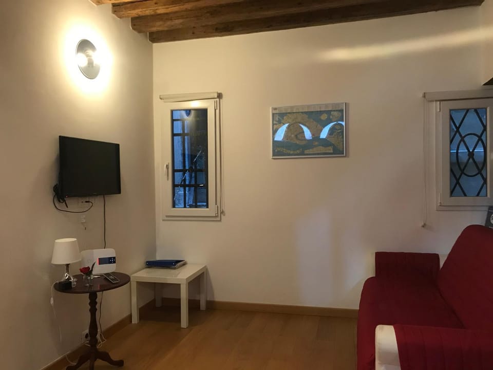 Communal lounge/ TV room, Living room