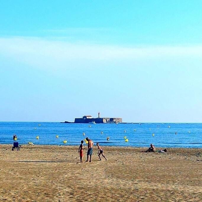 Nearby landmark, Natural landscape, Beach