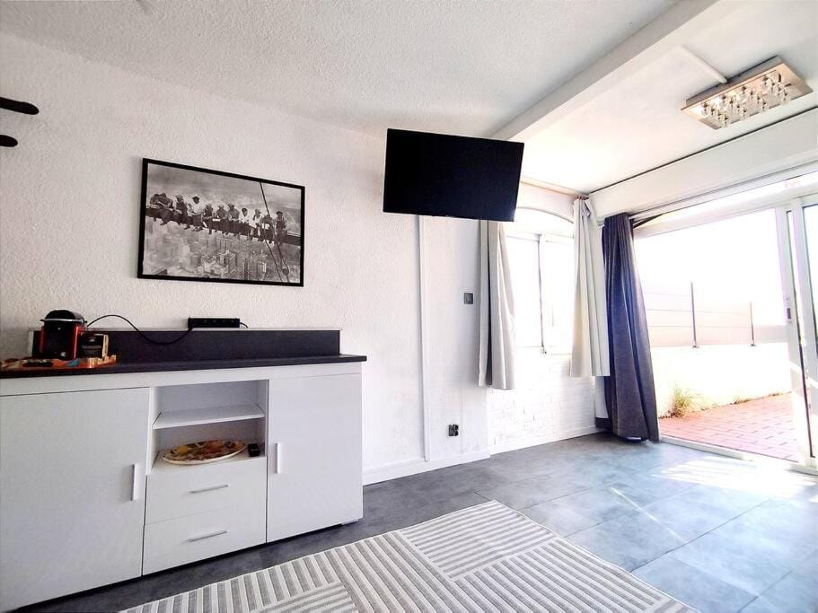 Patio, TV and multimedia