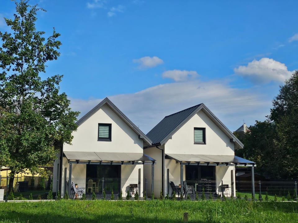 Property building, Day, Garden, Garden view