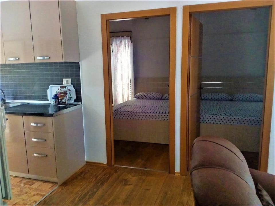 Bed, Kitchen or kitchenette, Photo of the whole room, Bedroom