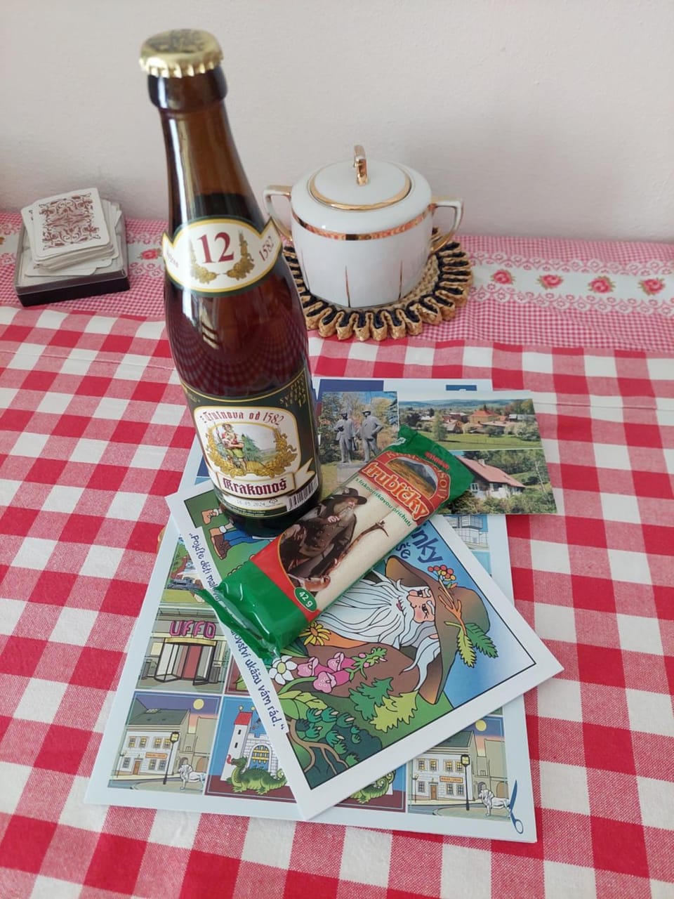 GROUNDFLOOR Vintage RETRO bezbarierovy v rodisti Karel Capek RUR ROBOT 40min od Krkonos pro milovniky cyklistiky Vintage non-barier accomodation near mountain for bicycle, JW Apartment in Czechia