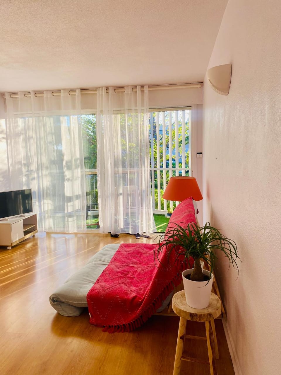 T2 à 50 mètres de la mer, belle vue sur végétation Apartment in Saint-Raphael