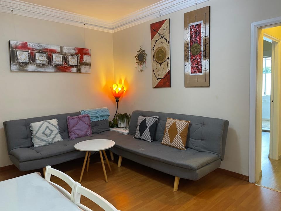 2 bedroom small unit 1 minute walk to shopping centre NO PARKING SLOT NO LIFT Apartment in Wollongong
