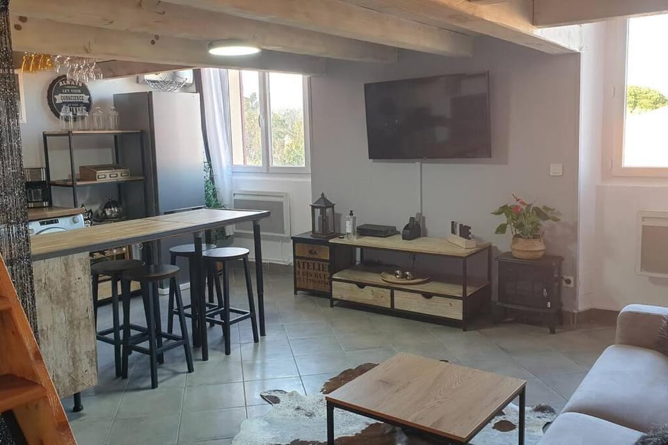 TV and multimedia, Kitchen or kitchenette, Dining area
