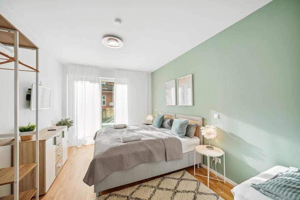 Bed, TV and multimedia, Photo of the whole room, Bedroom, towels, wardrobe