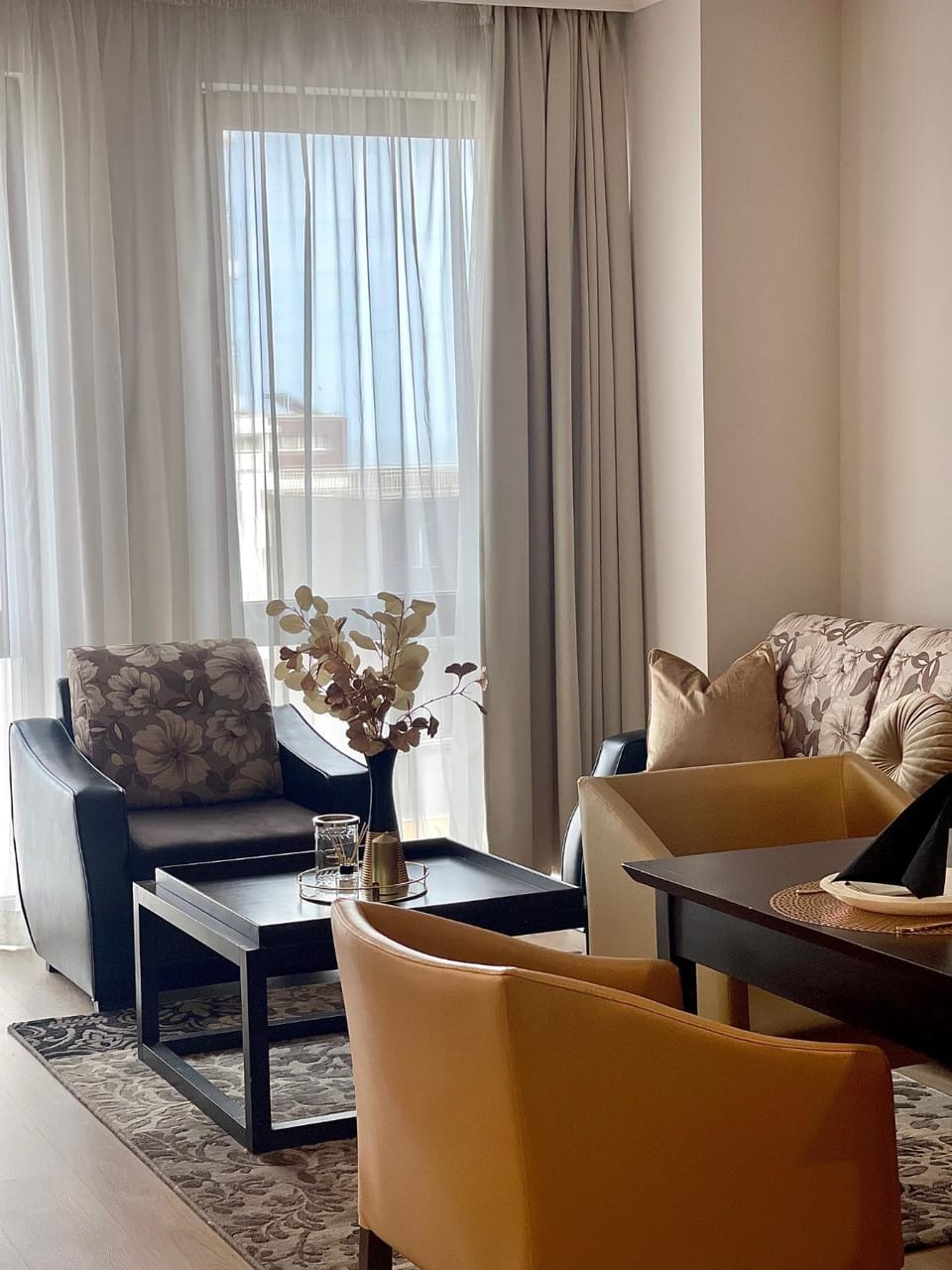 Living room, Seating area