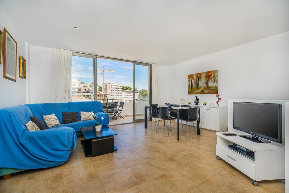 Communal lounge/ TV room, Living room, Dining area