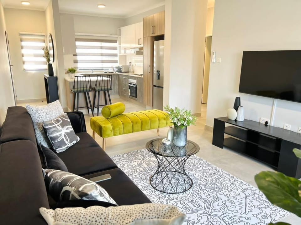 TV and multimedia, Kitchen or kitchenette, Living room, Seating area
