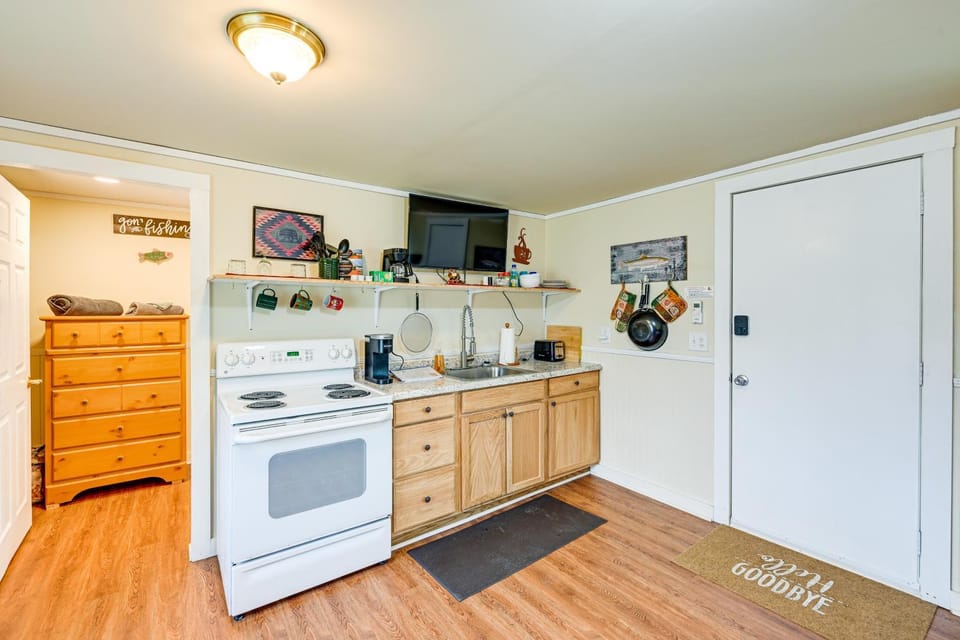 Shared Hot Tub and Fire Pit Tranquil Whittier Gem! Apartment in Qualla