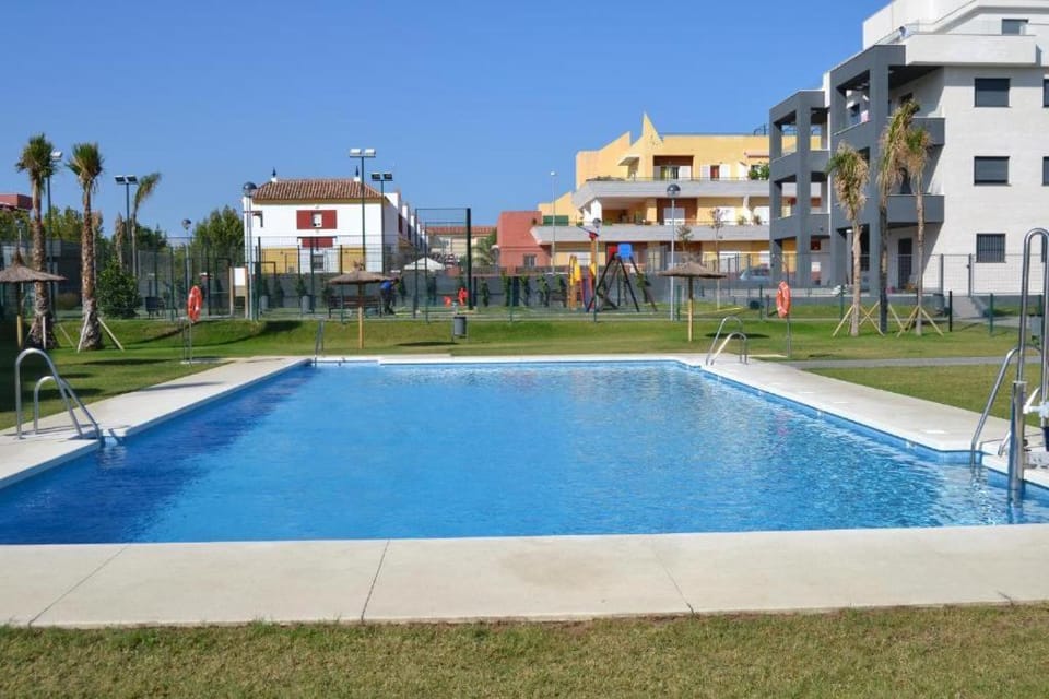 Swimming pool, sunbed
