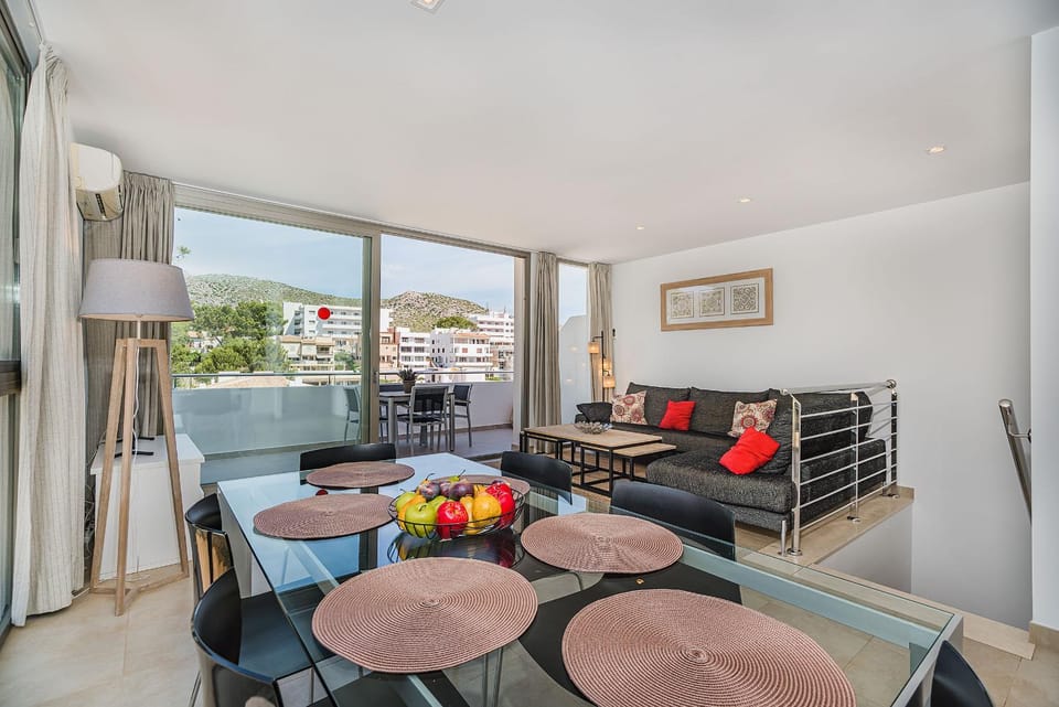 Communal lounge/ TV room, Living room, Seating area, Dining area