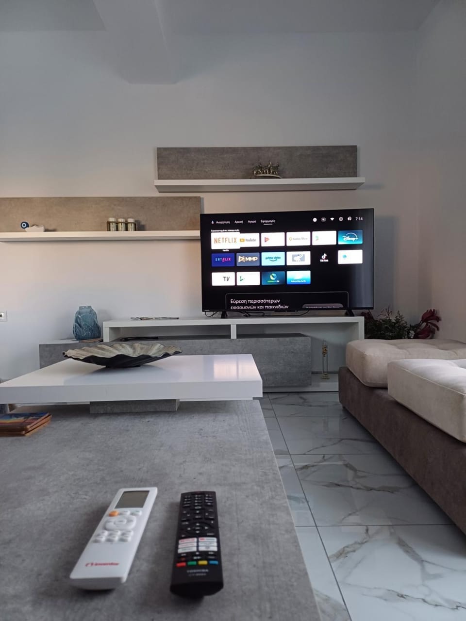 Living room, Seating area
