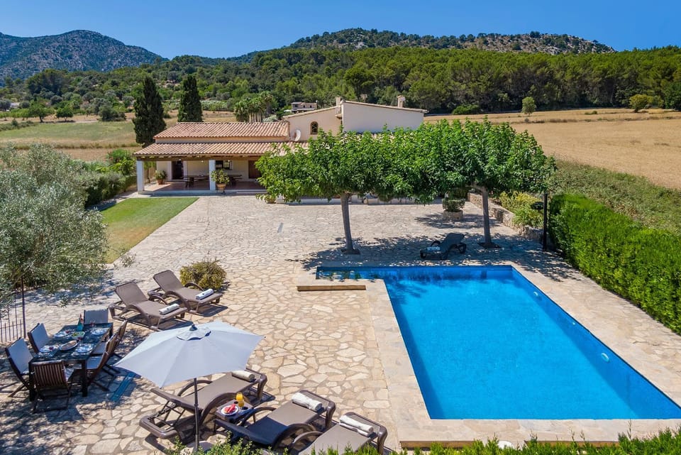 Can Pedro Villa in Raiguer
