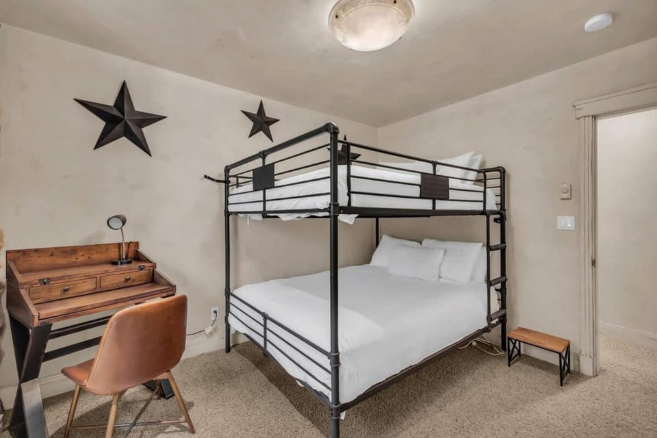 Rustic 2BR Steps from Main St House in Park City