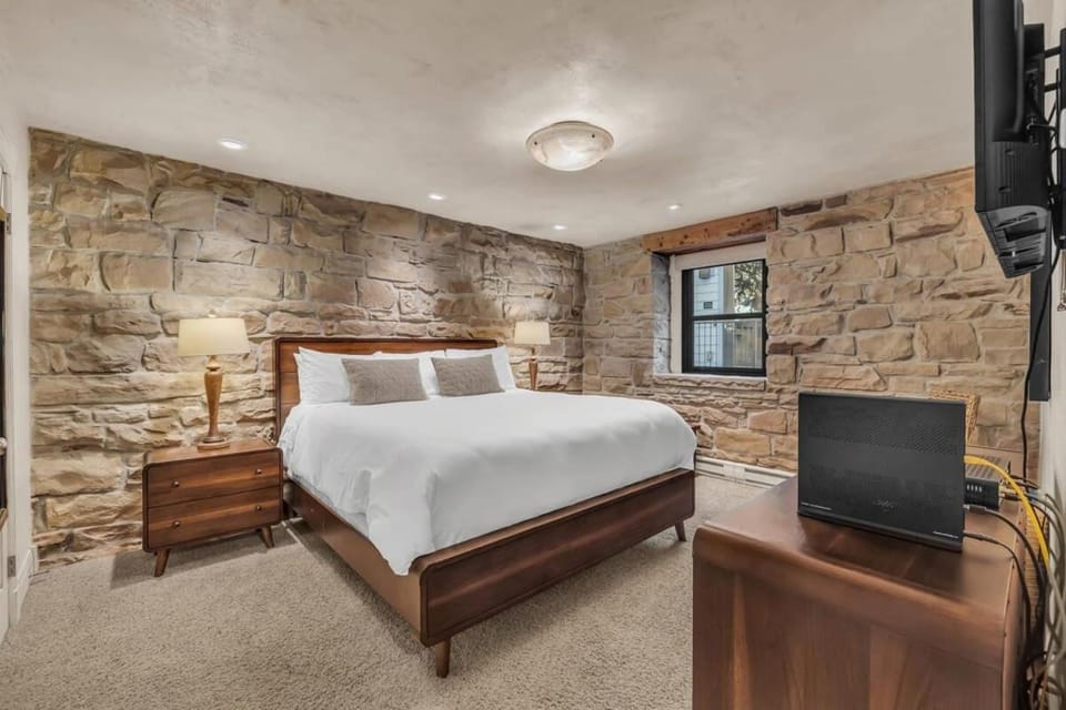 Rustic 2BR Steps from Main St House in Park City
