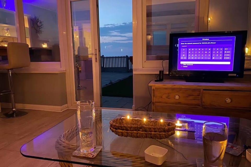 Night, TV and multimedia, View (from property/room)