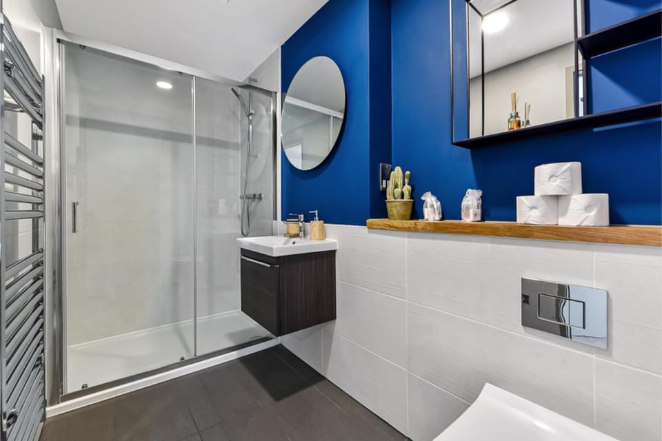 Shower, Bathroom, towels