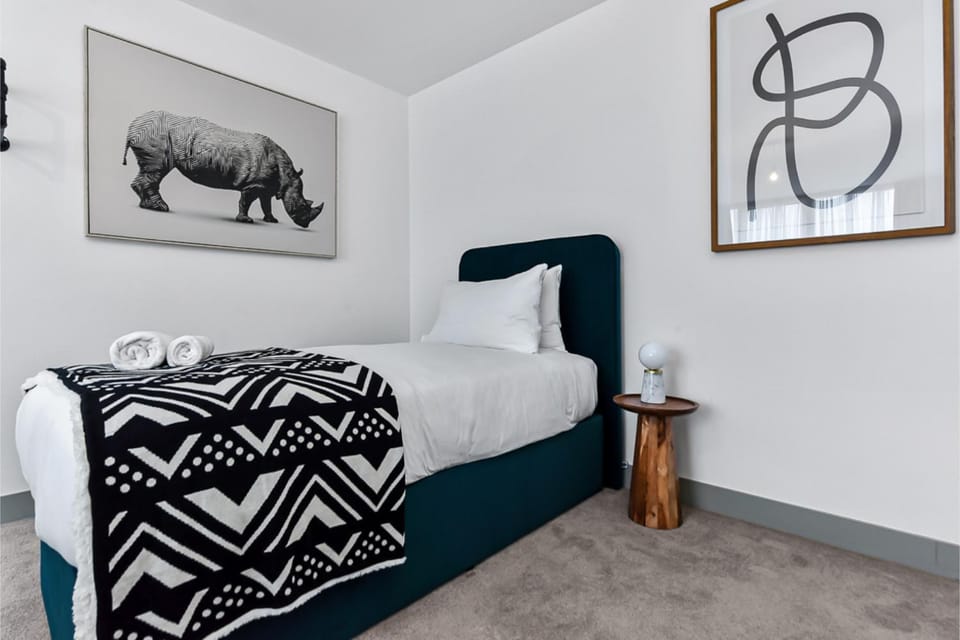 Bed, Photo of the whole room, Decorative detail