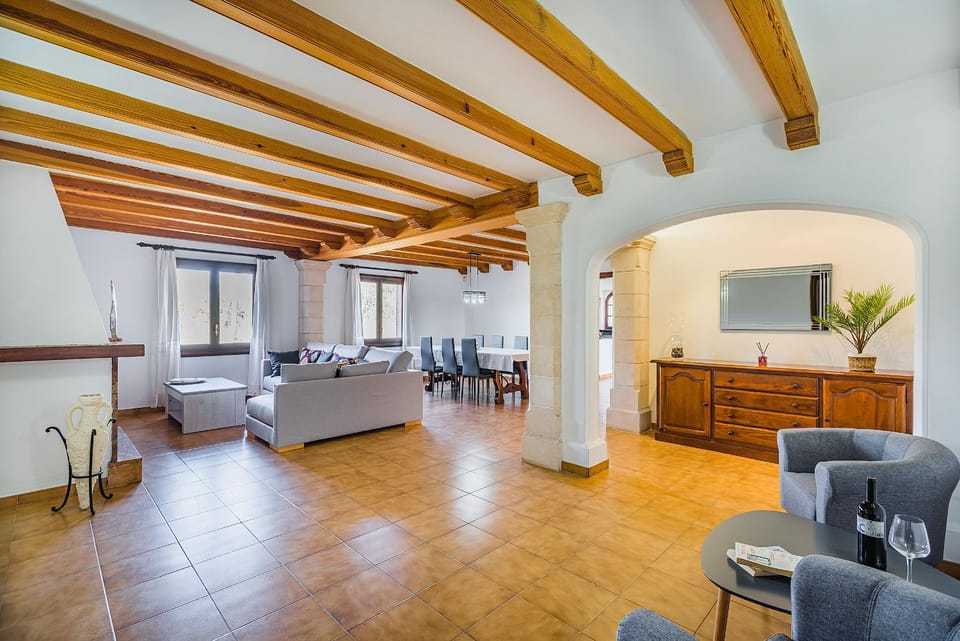 Communal lounge/ TV room, Living room, Seating area