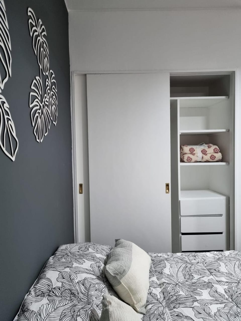 Bed, Photo of the whole room, wardrobe