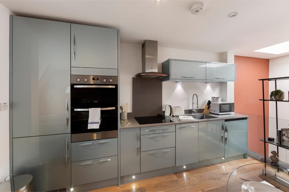 Coffee/tea facilities, Kitchen or kitchenette, minibar, oven, stove, toaster