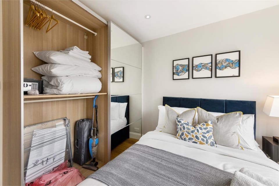 Bed, Bedroom, towels, wardrobe
