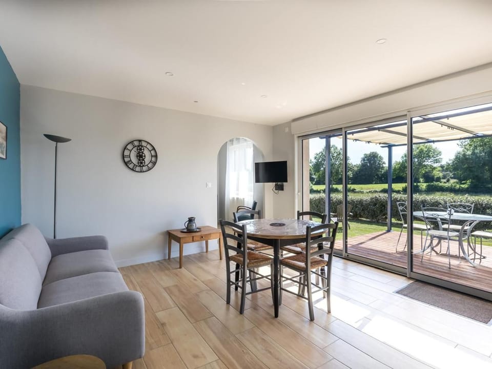 Gîte de Charme : Calme, Nature, Proche du Mans, Terrasse, Jardin, Parking Privé - FR-1-410-397 House in Pays de la Loire