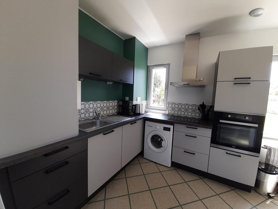 Charmant T3 rénové avec jardin et garage, centre-ville de La Roche-Posay - FR-1-541-99 Apartment in Nouvelle-Aquitaine