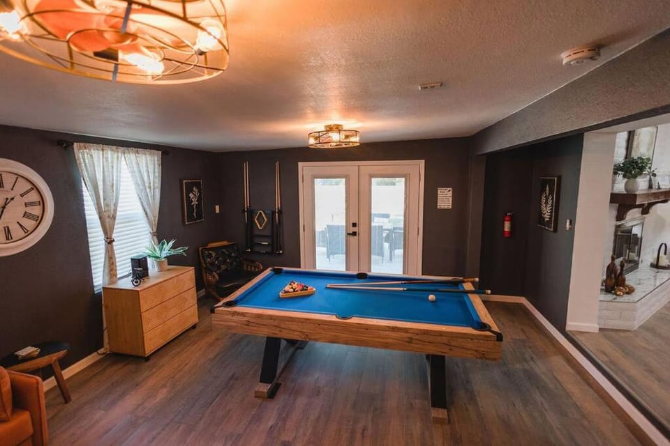 Vista Experience w/King Size Bed & Pet Friendly House in Roswell