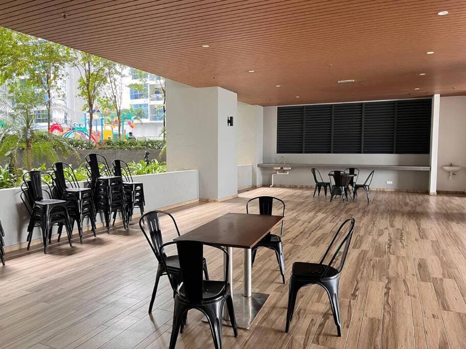 BBQ facilities, Seating area