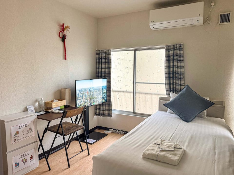 Bed, Photo of the whole room