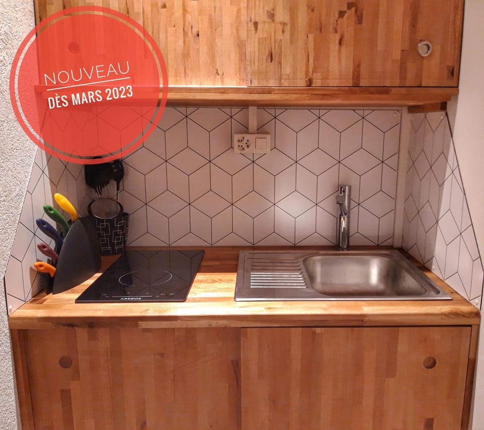 Kitchen or kitchenette