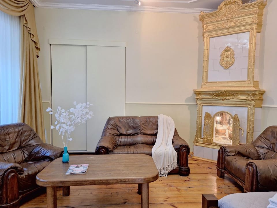 Living room, Seating area, flat iron