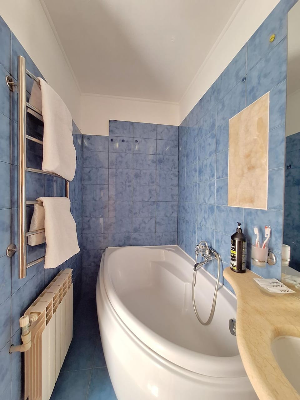 Bathroom, Bath, towels