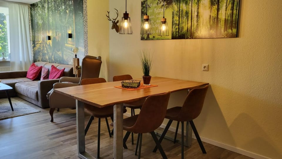 Seating area, Dining area, Food
