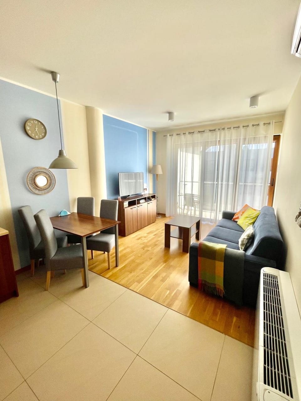 TV and multimedia, Living room, Photo of the whole room, Seating area