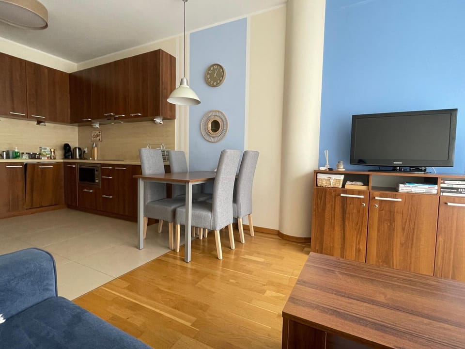 TV and multimedia, Coffee/tea facilities, Kitchen or kitchenette, Living room, Seating area, Dining area, minibar, oven, pet friendly, stove