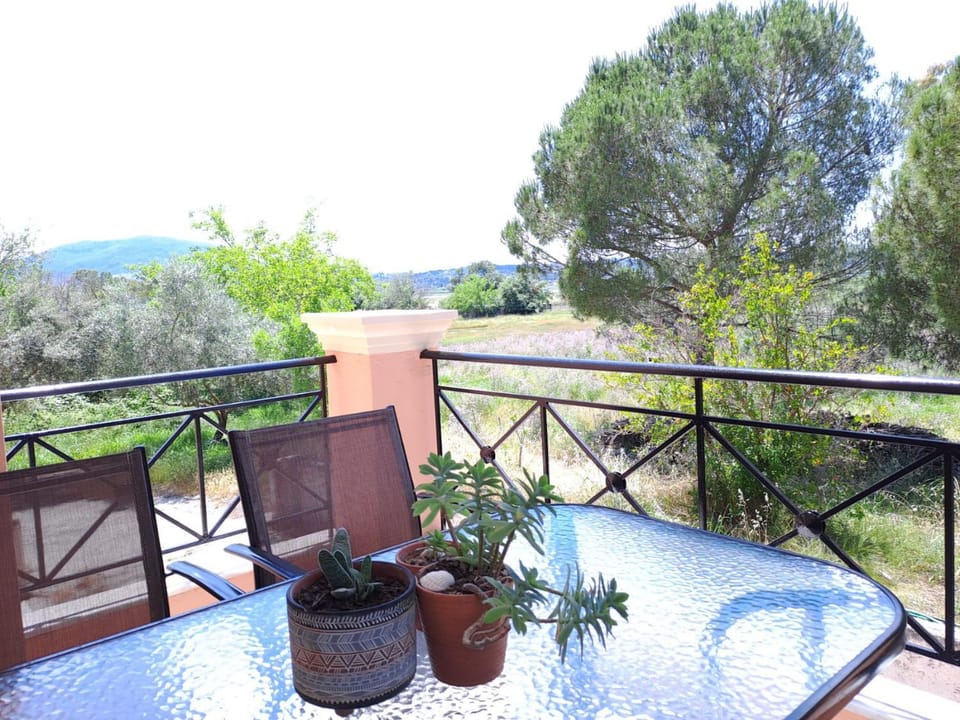 Natural landscape, View (from property/room), Balcony/Terrace, Balcony/Terrace, Dining area