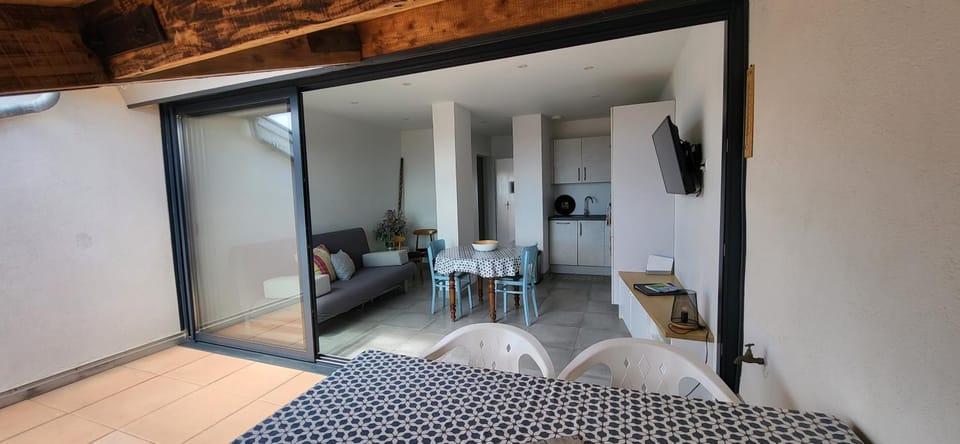 TV and multimedia, Kitchen or kitchenette, Living room