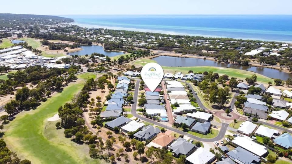 Across the Way, golf and beach heaven House in Dunsborough