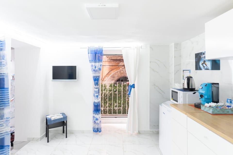 TV and multimedia, Coffee/tea facilities, Kitchen or kitchenette, Dining area, oven
