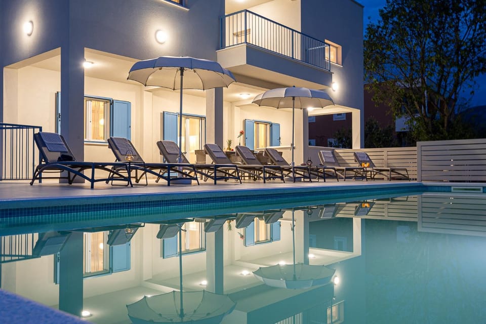 Patio, Pool view, Swimming pool