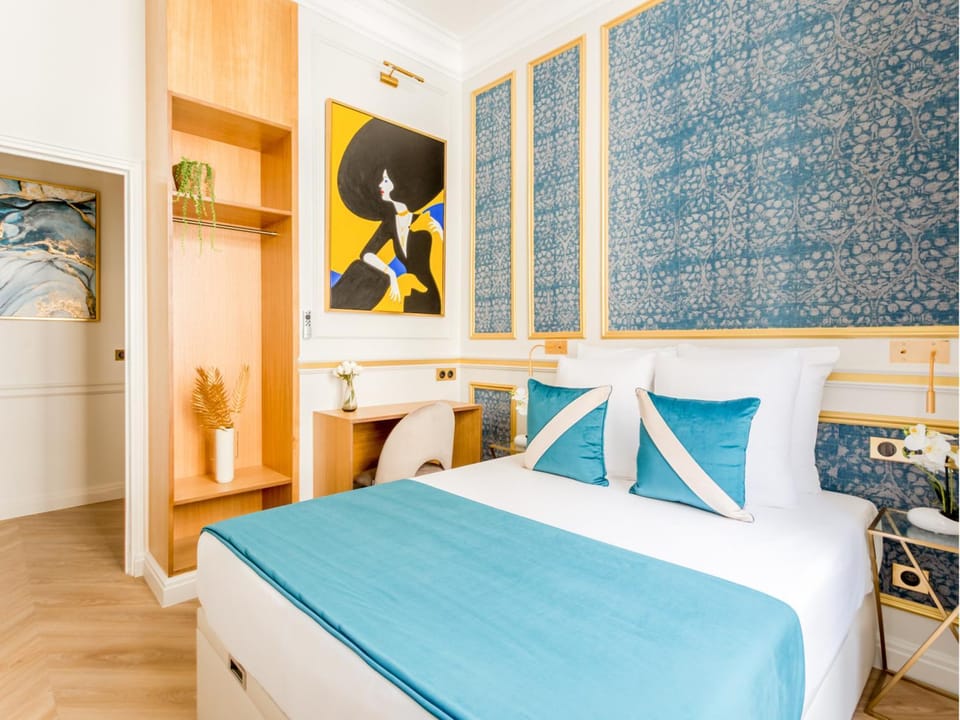 Bed, Seating area, Bedroom, wardrobe
