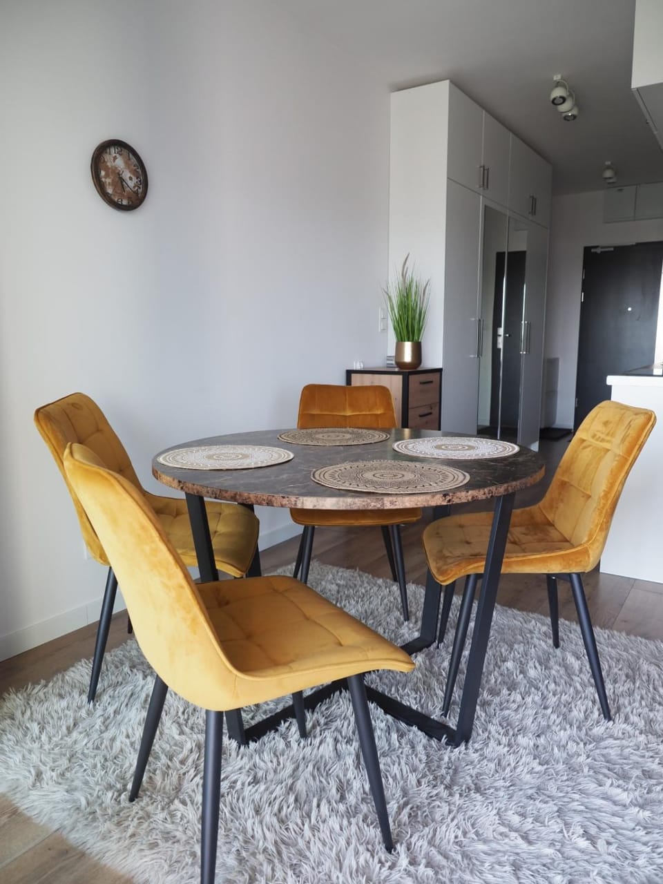Living room, Seating area, Dining area