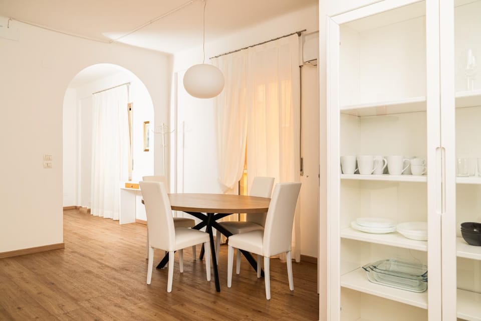 Kitchen or kitchenette, Dining area, kitchen