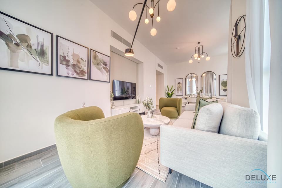 TV and multimedia, Living room, Seating area, Evening entertainment