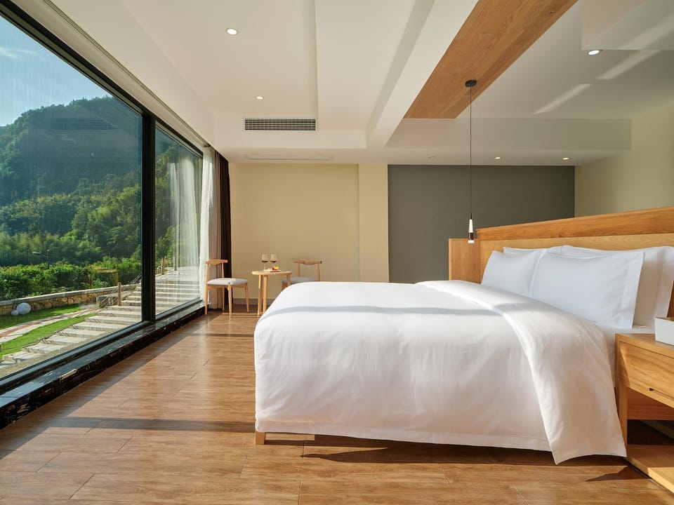 Bed, Bedroom, Mountain view